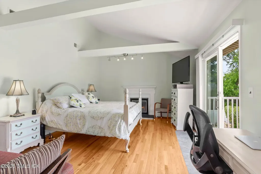 16 Elizabeth Lane Riverside CT 06878