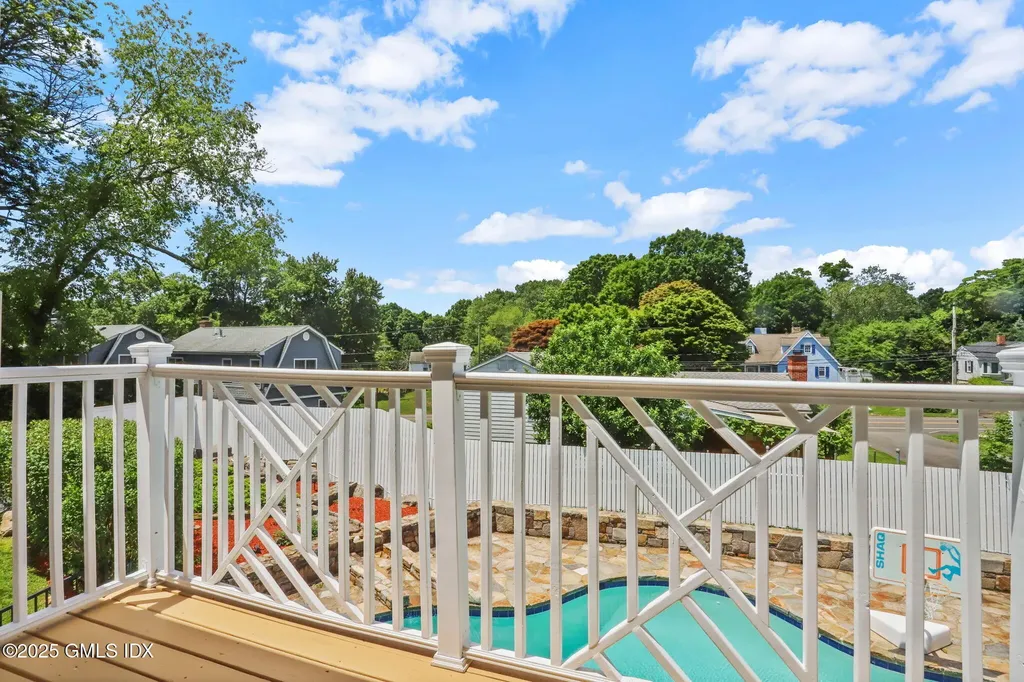 16 Elizabeth Lane Riverside CT 06878