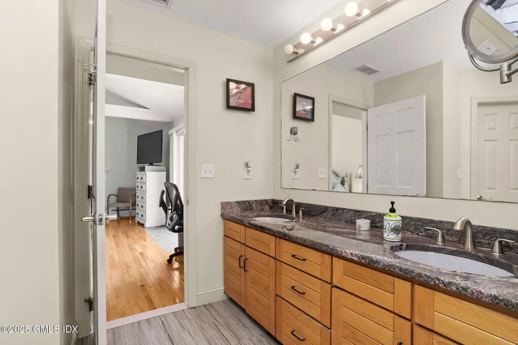 16 Elizabeth Lane Riverside CT 06878