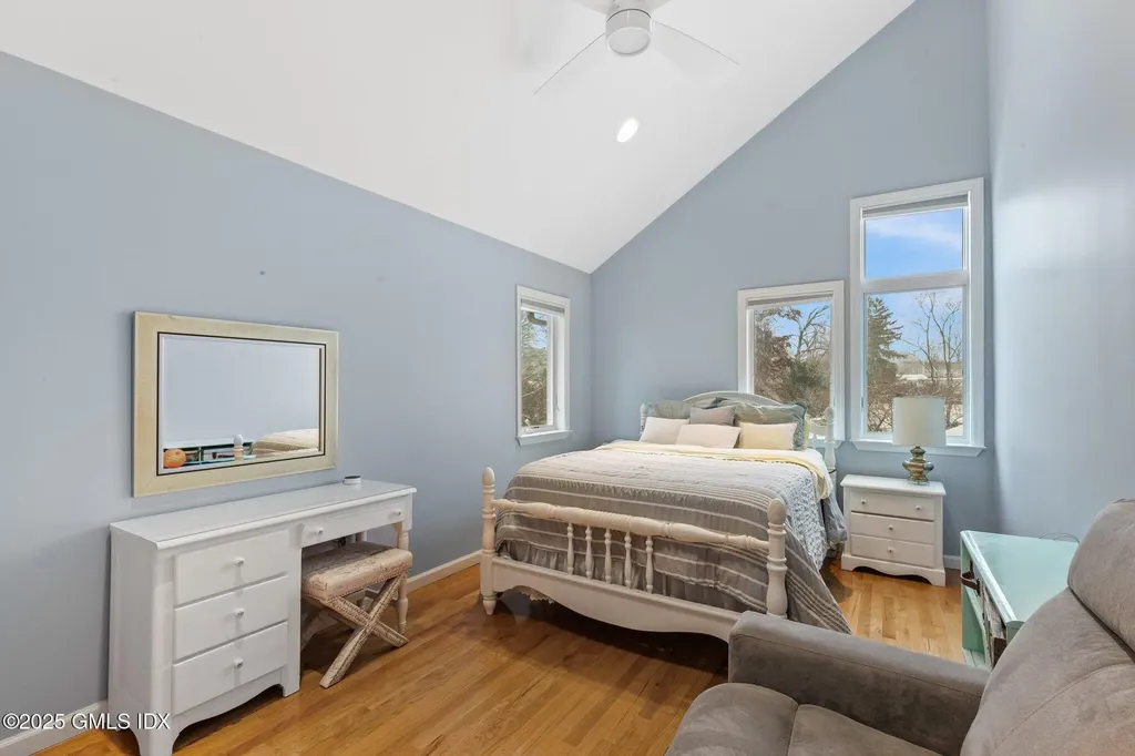 16 Elizabeth Lane Riverside CT 06878