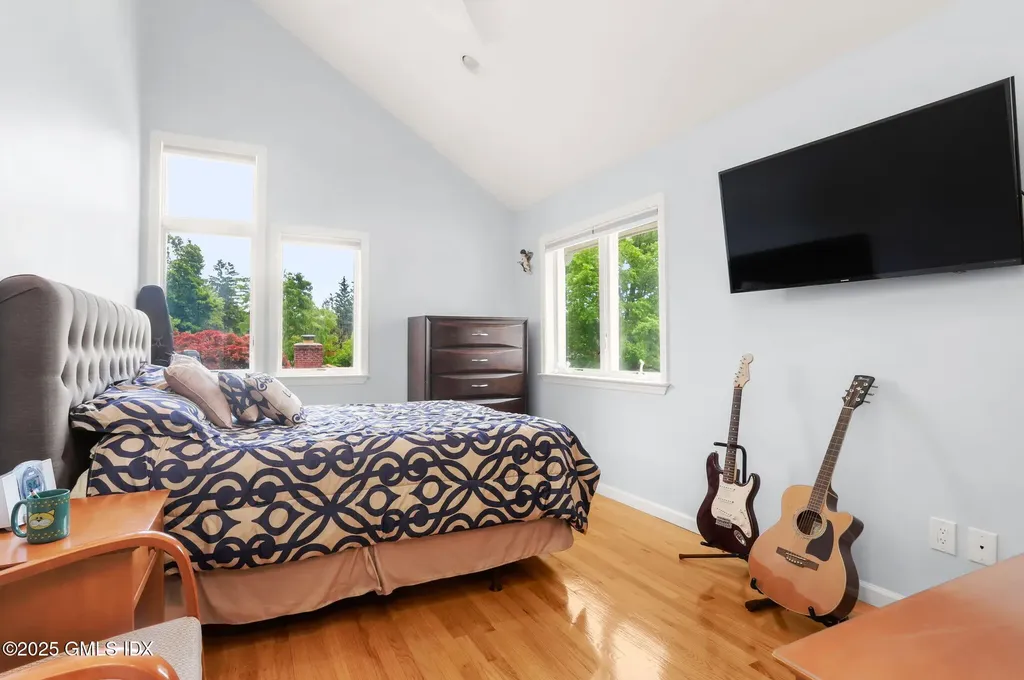 16 Elizabeth Lane Riverside CT 06878