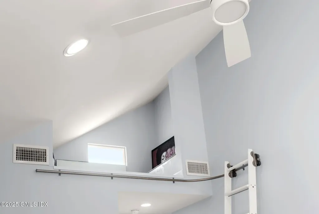 16 Elizabeth Lane Riverside CT 06878