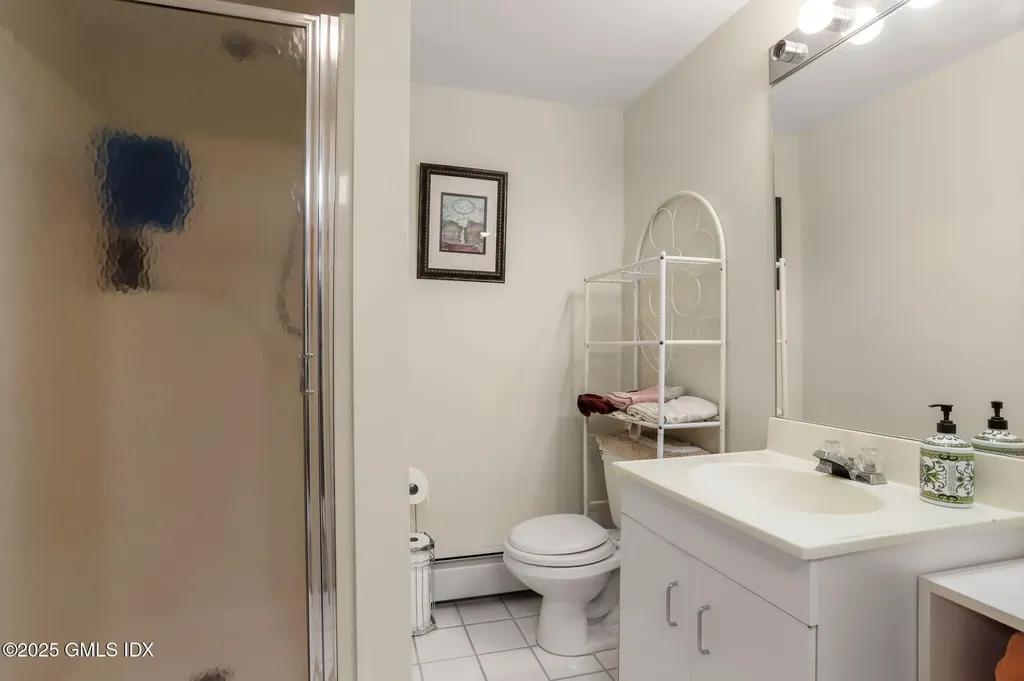 16 Elizabeth Lane Riverside CT 06878