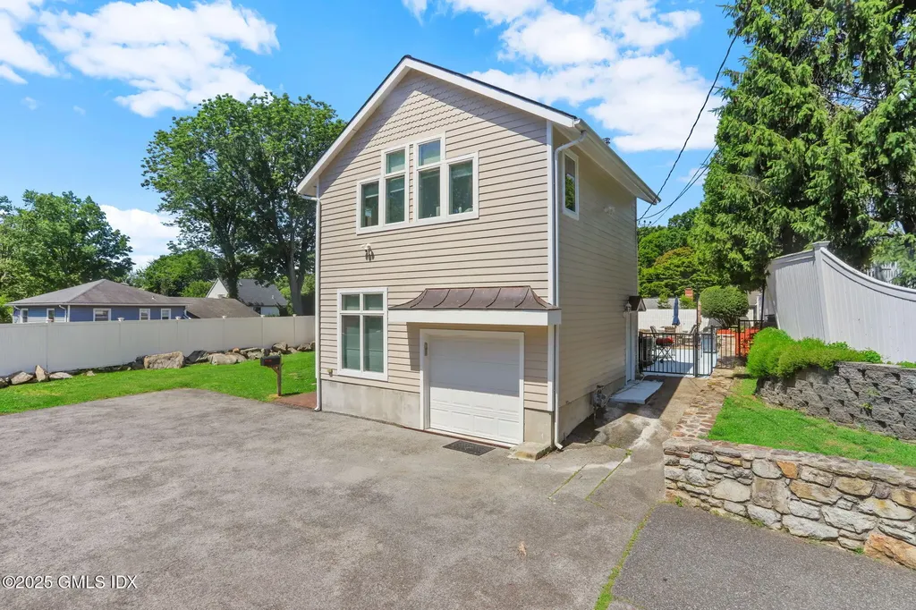 16 Elizabeth Lane Riverside CT 06878