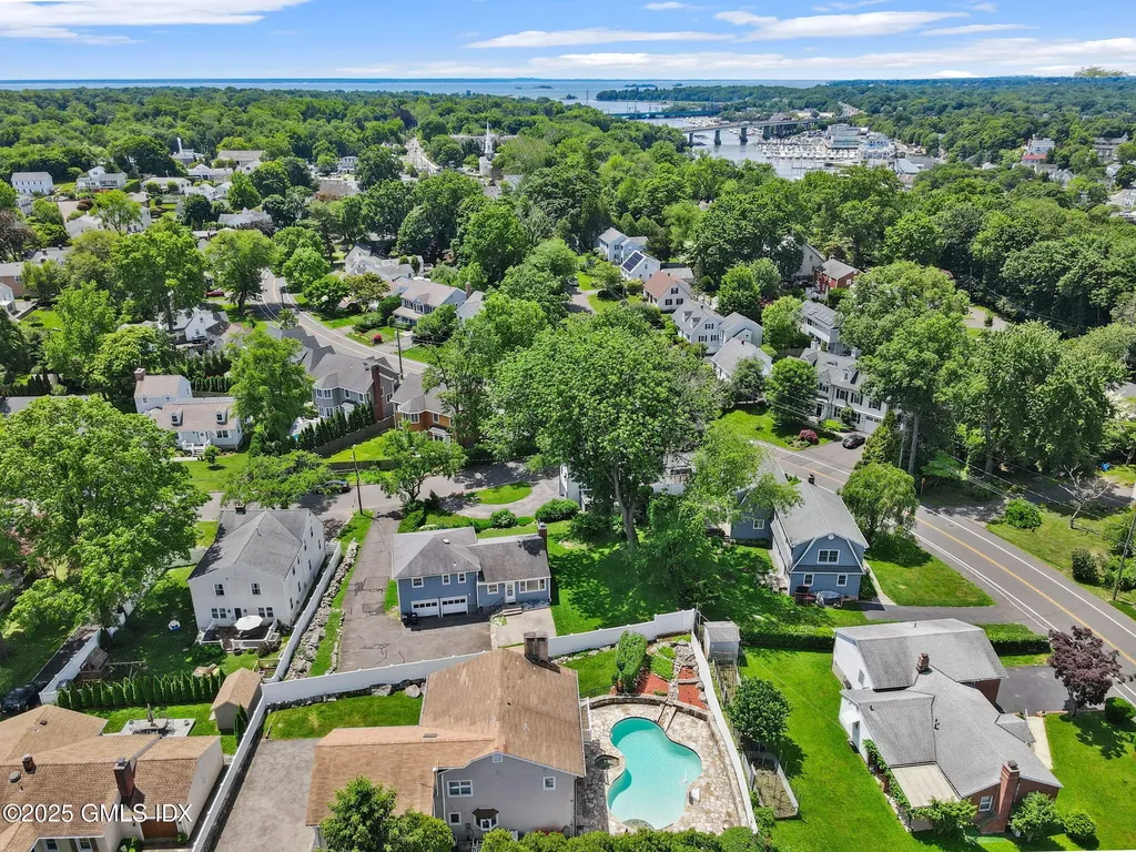 16 Elizabeth Lane Riverside CT 06878