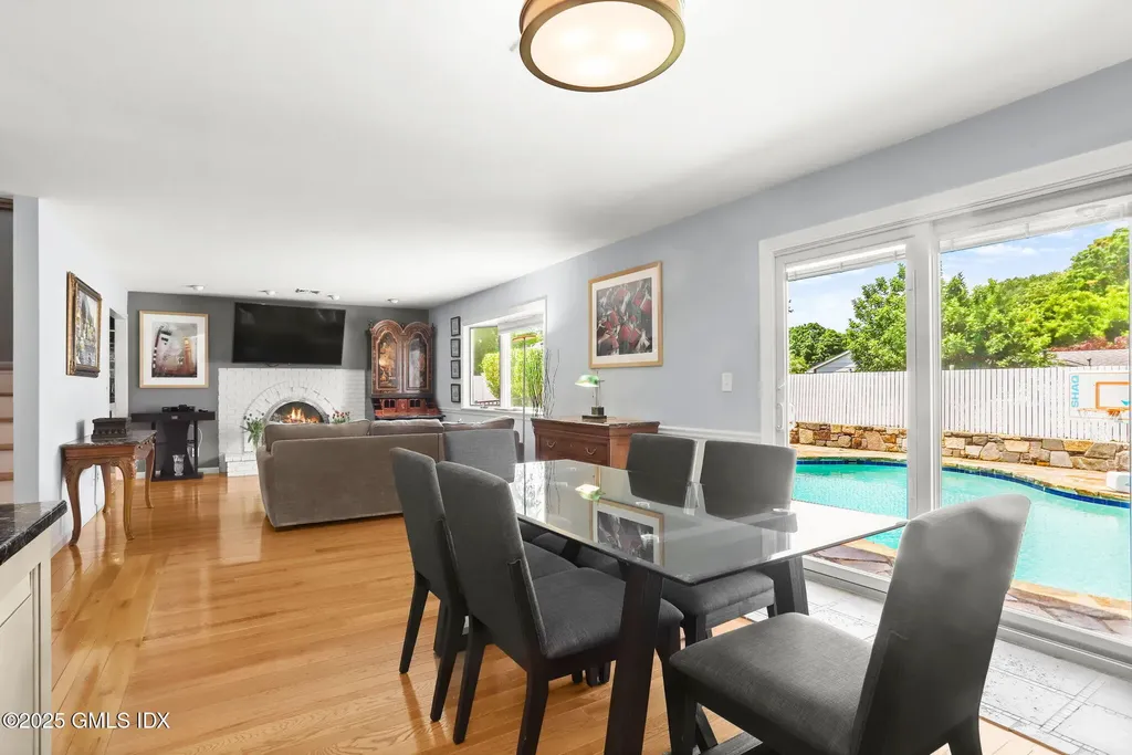 16 Elizabeth Lane Riverside CT 06878