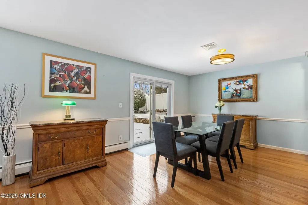 16 Elizabeth Lane Riverside CT 06878