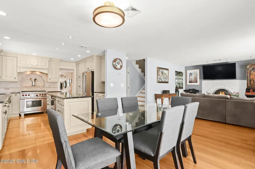 16 Elizabeth Lane Riverside CT 06878