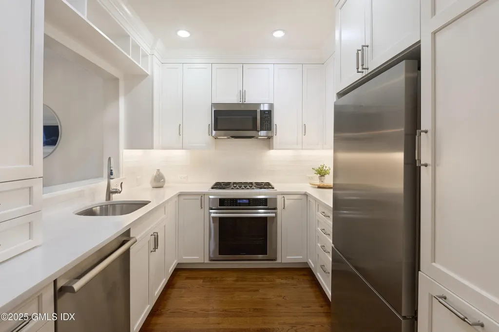 33 Lafayette Court Greenwich CT 06830