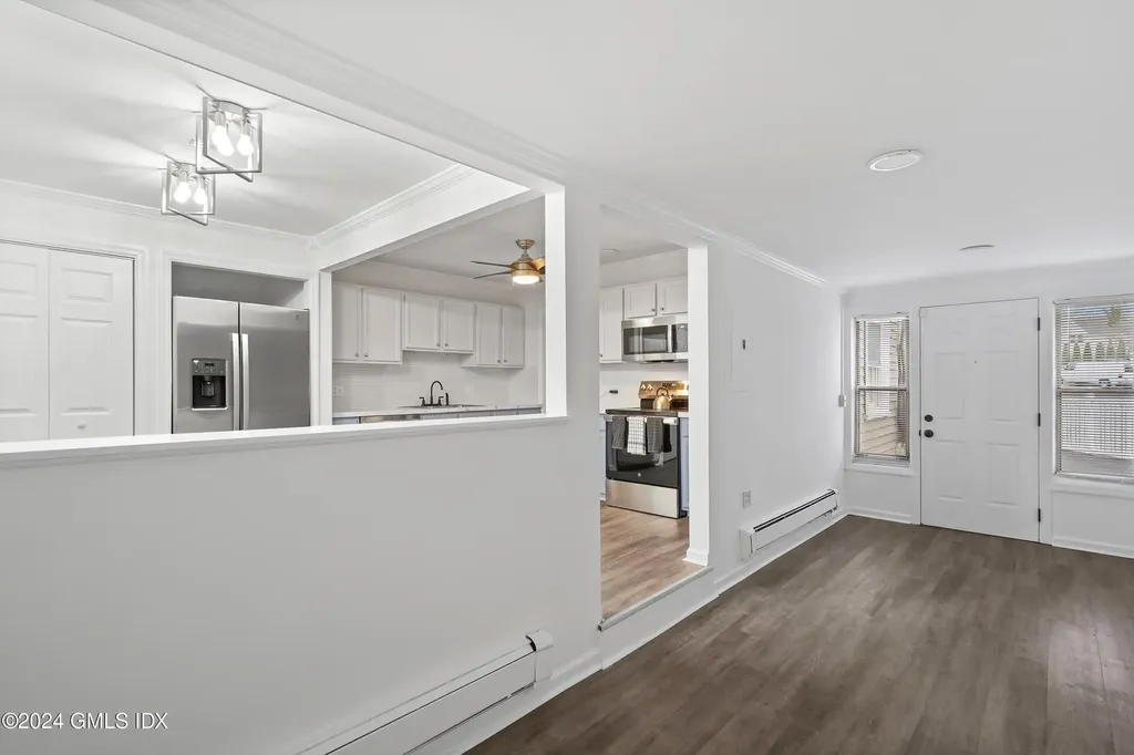 86 W Old Barn Road Stamford CT 06905