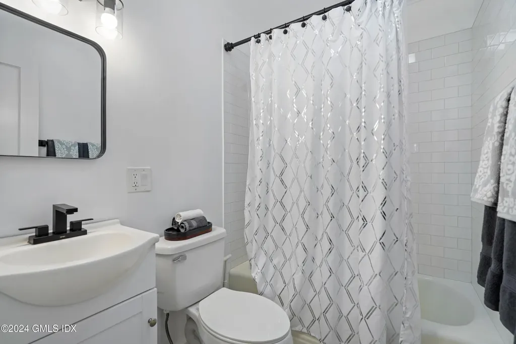 86 W Old Barn Road Stamford CT 06905