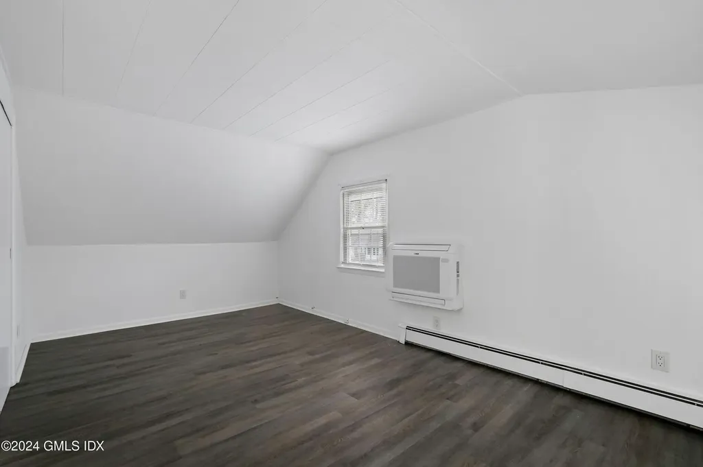 86 W Old Barn Road Stamford CT 06905