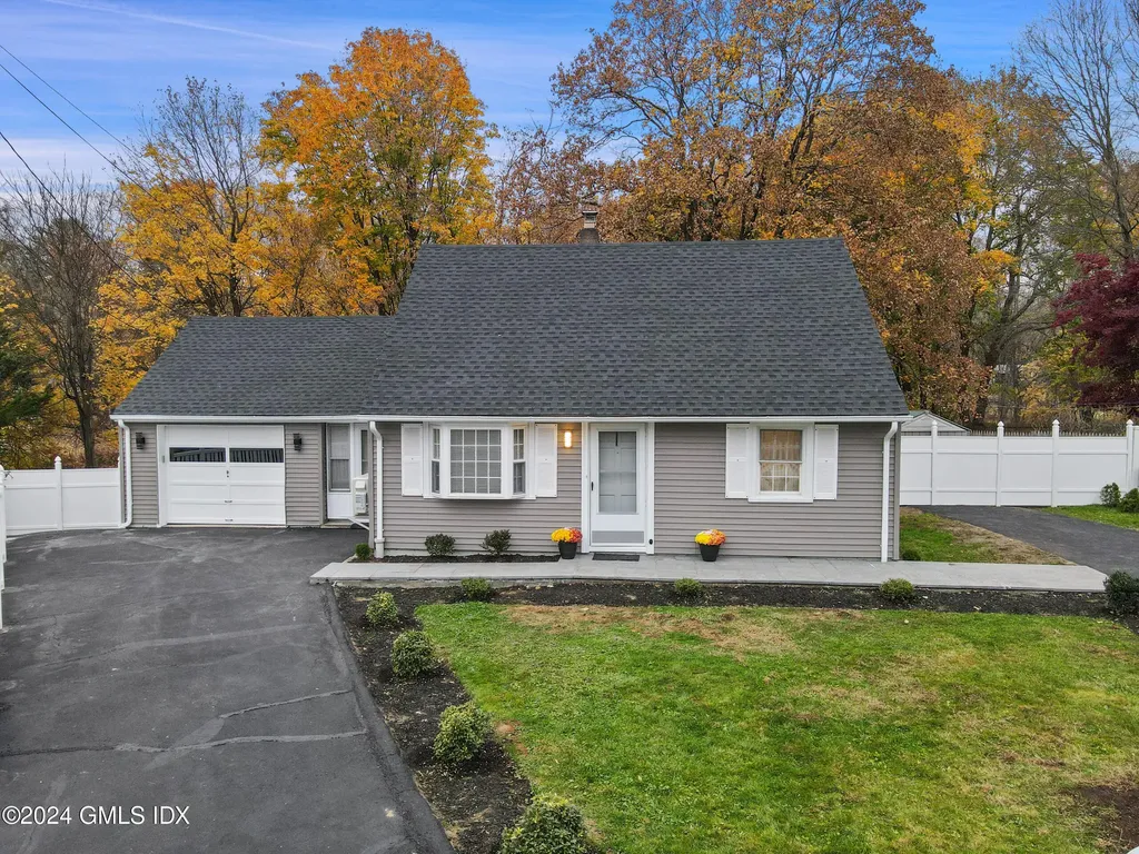 86 W Old Barn Road Stamford CT 06905