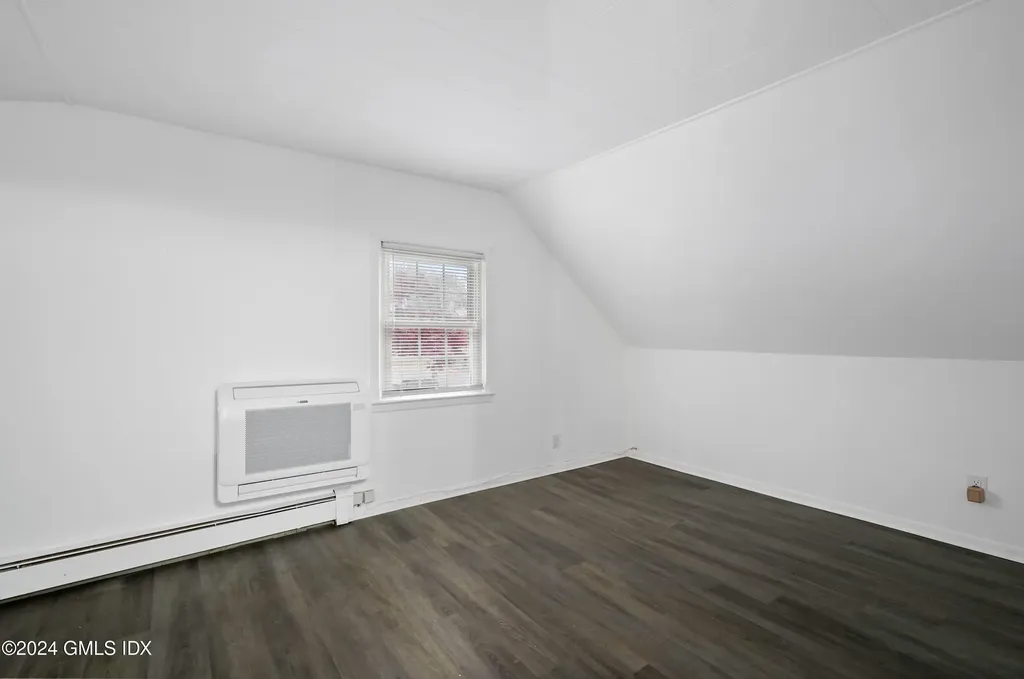 86 W Old Barn Road Stamford CT 06905