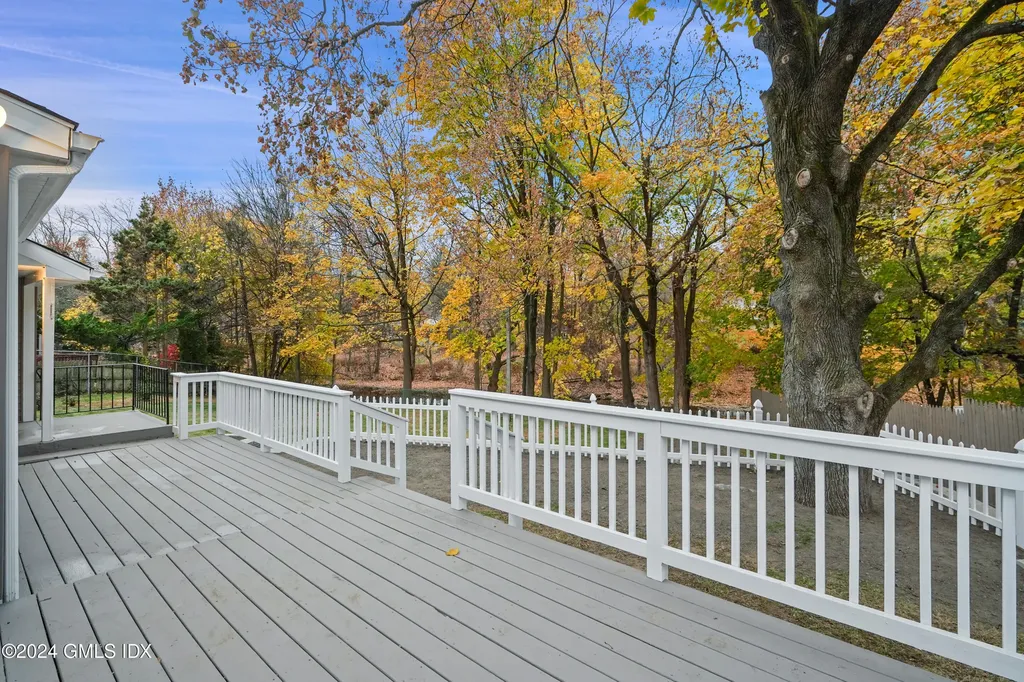 86 W Old Barn Road Stamford CT 06905