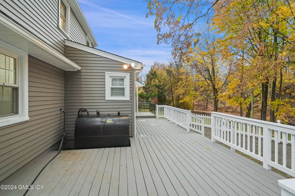 86 W Old Barn Road Stamford CT 06905