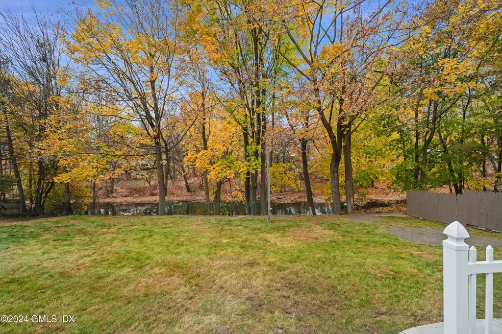 86 W Old Barn Road Stamford CT 06905