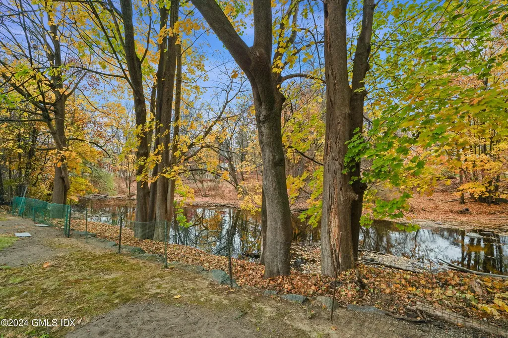 86 W Old Barn Road Stamford CT 06905