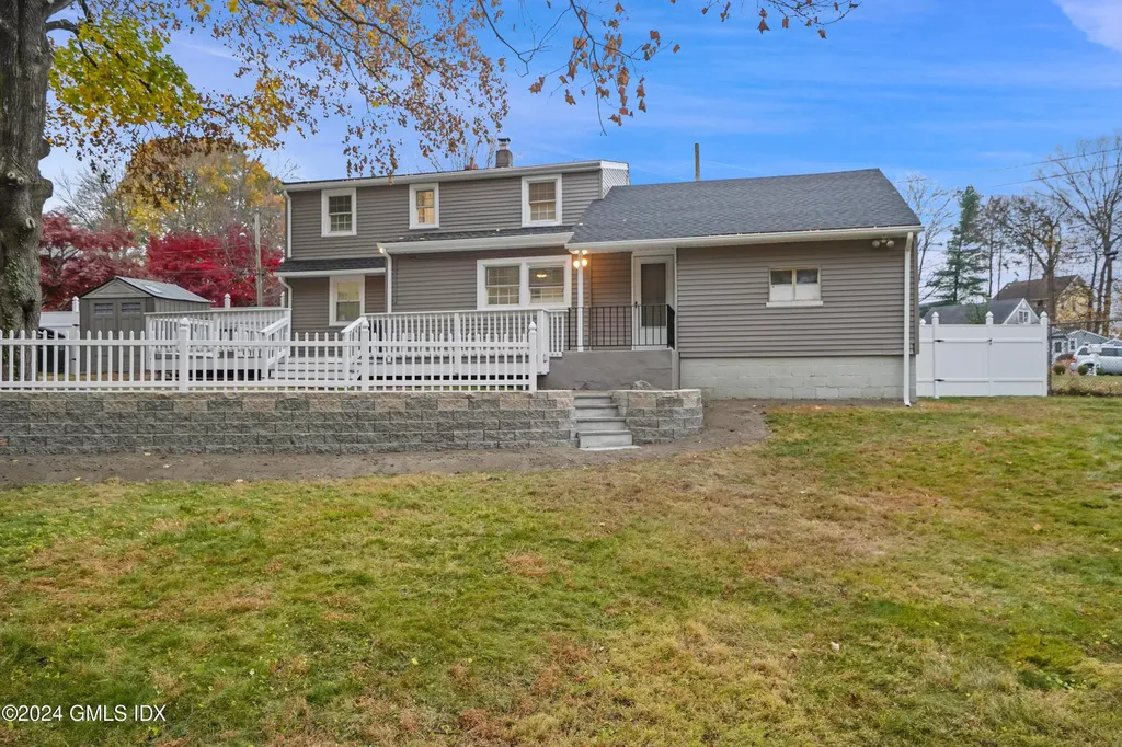 86 W Old Barn Road Stamford CT 06905