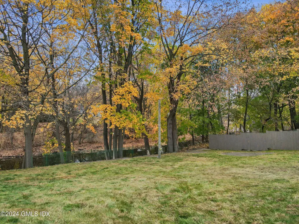 86 W Old Barn Road Stamford CT 06905