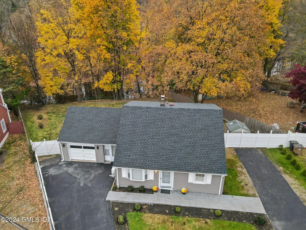 86 W Old Barn Road Stamford CT 06905