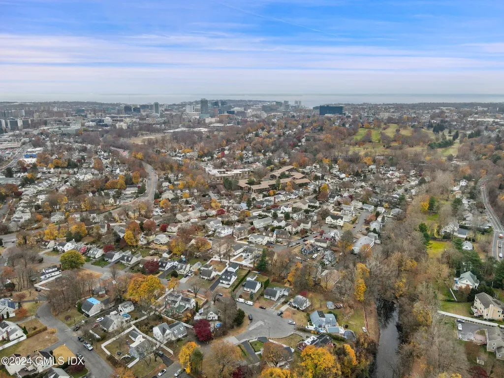 86 W Old Barn Road Stamford CT 06905