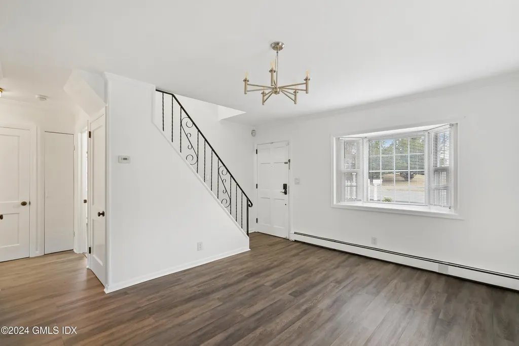 86 W Old Barn Road Stamford CT 06905