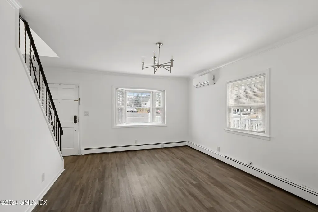 86 W Old Barn Road Stamford CT 06905