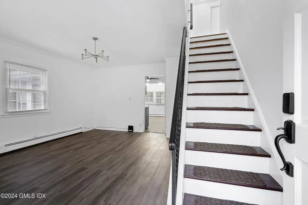 86 W Old Barn Road Stamford CT 06905