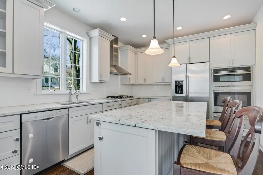 21 Heusted Drive Old Greenwich CT 06870