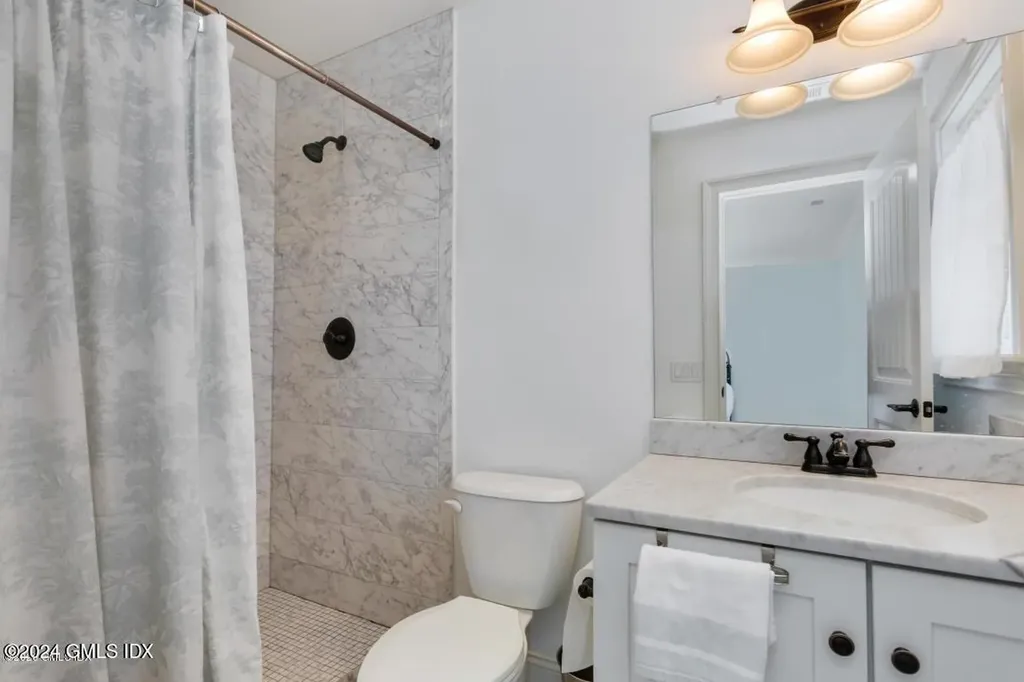 21 Heusted Drive Old Greenwich CT 06870