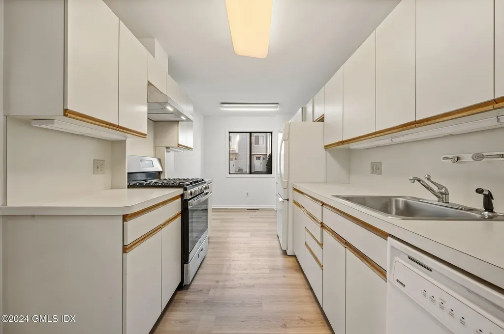 75 Silo Circle Riverside CT 06878