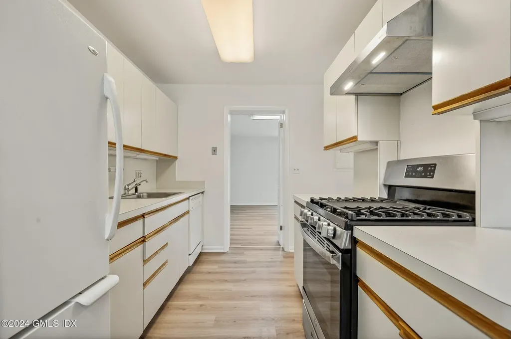 75 Silo Circle Riverside CT 06878