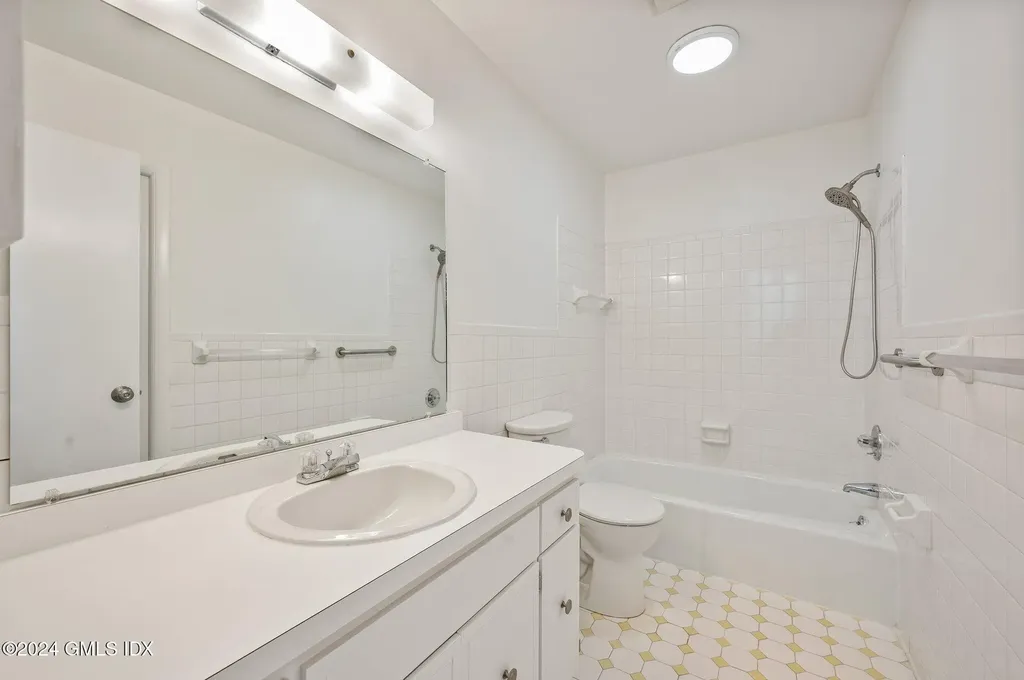 75 Silo Circle Riverside CT 06878