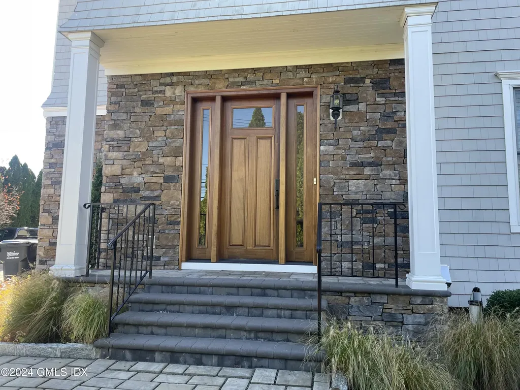 8 N Sound Beach Avenue Extension Riverside CT 06878