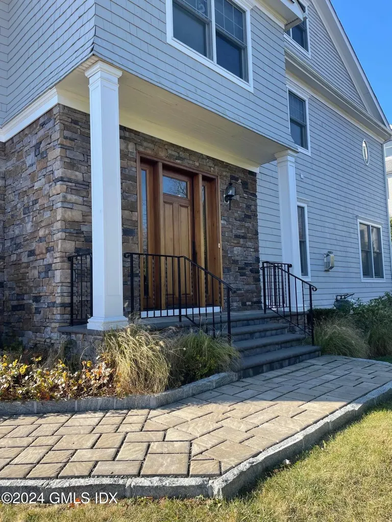 8 N Sound Beach Avenue Extension Riverside CT 06878