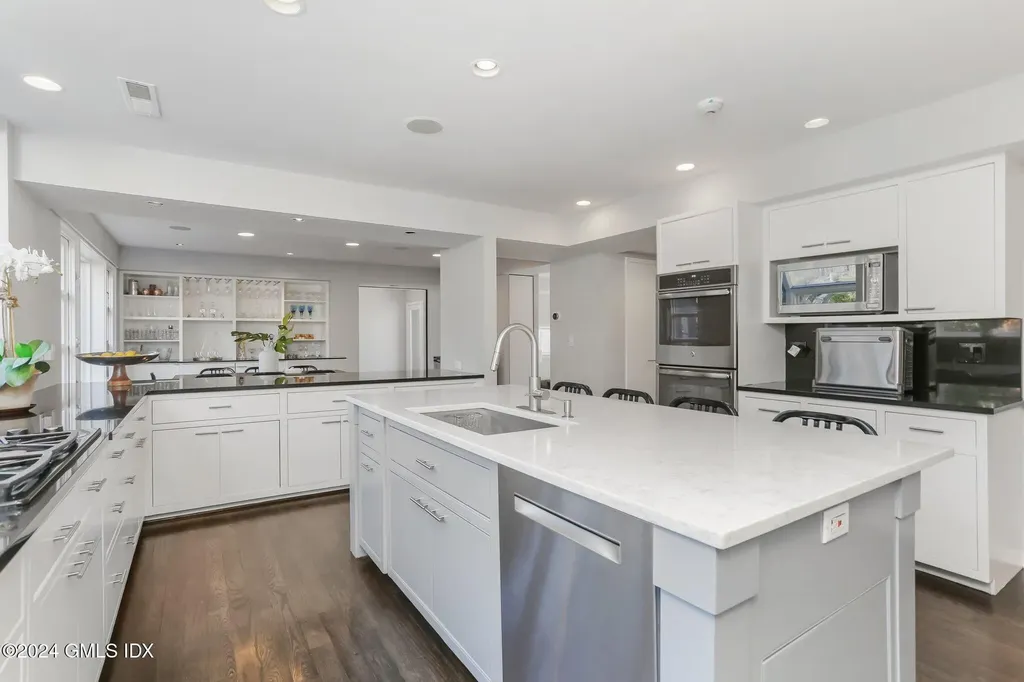 99 Londonderry Drive Greenwich CT 06830