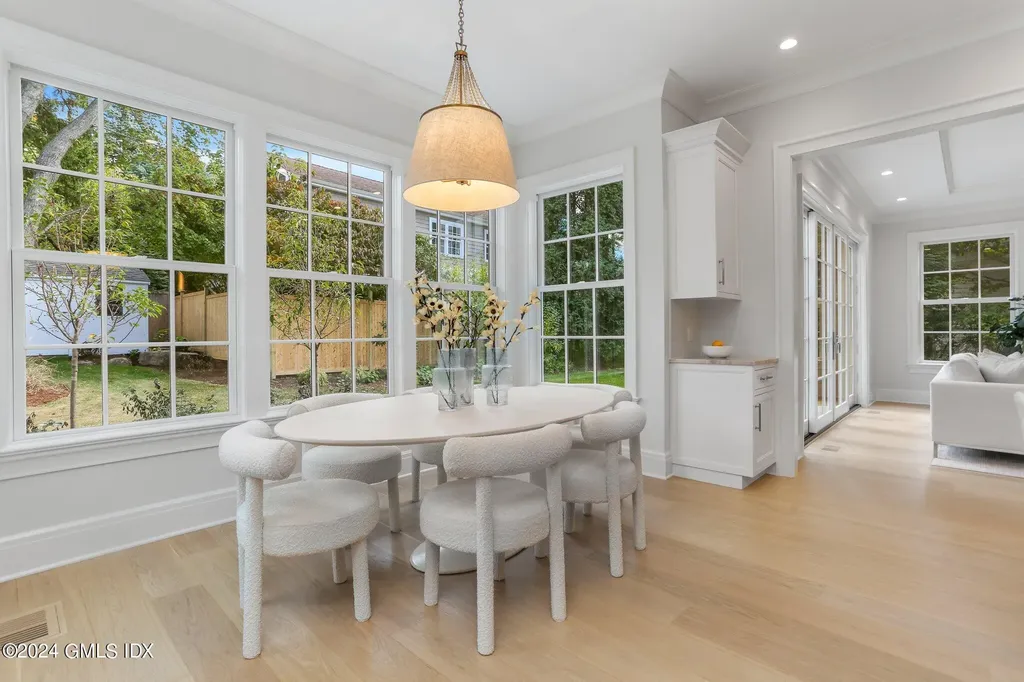 9 Dorchester Lane Riverside CT 06878