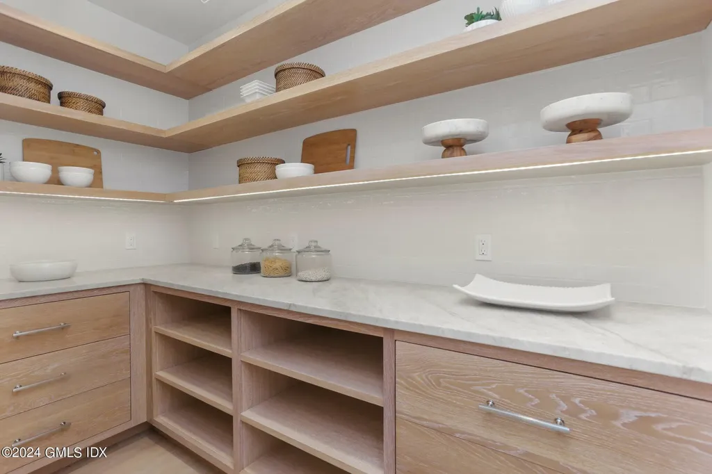 9 Dorchester Lane Riverside CT 06878