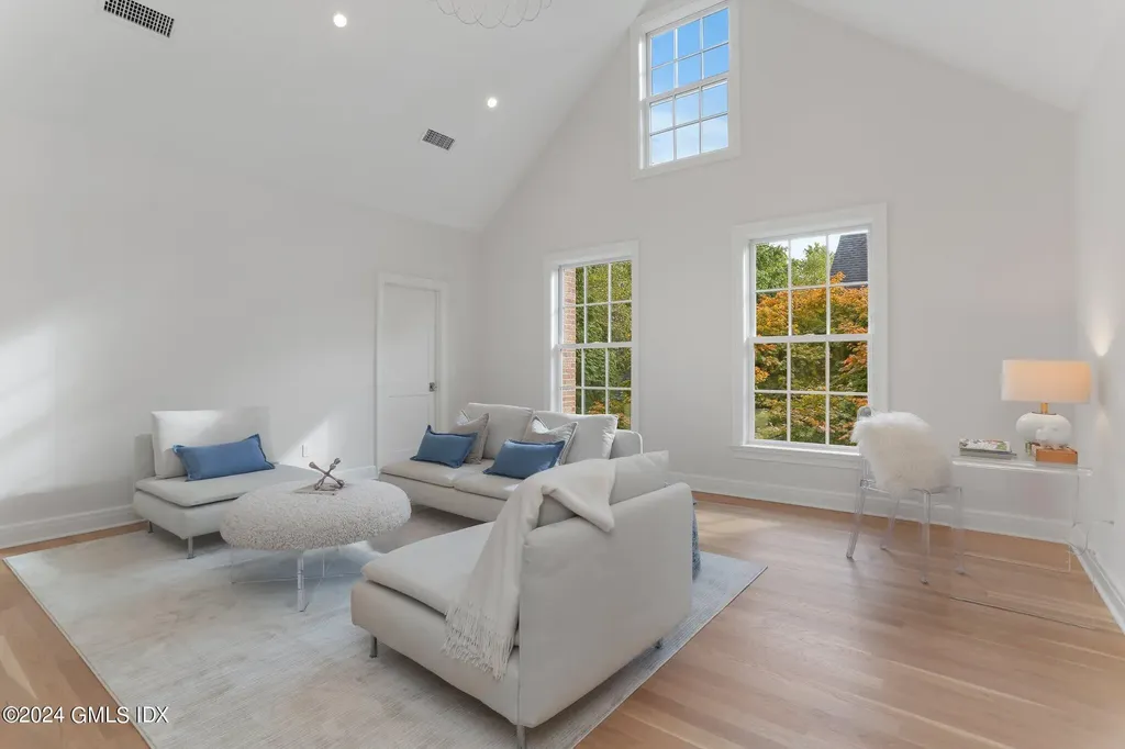 9 Dorchester Lane Riverside CT 06878