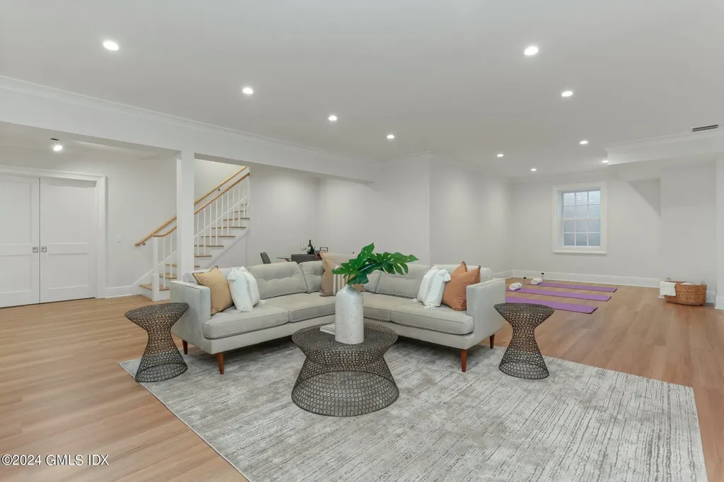 9 Dorchester Lane Riverside CT 06878