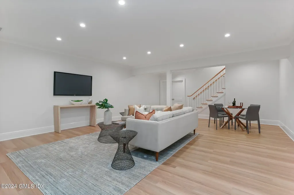 9 Dorchester Lane Riverside CT 06878