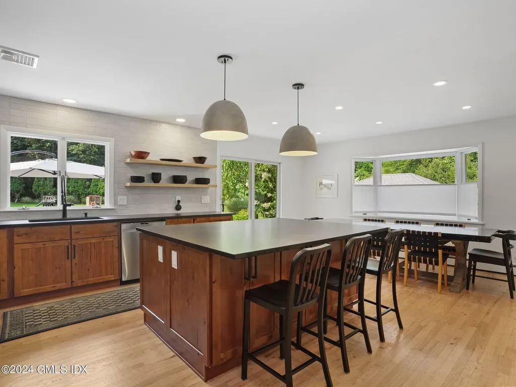 75 Carriage Drive Stamford CT 06901