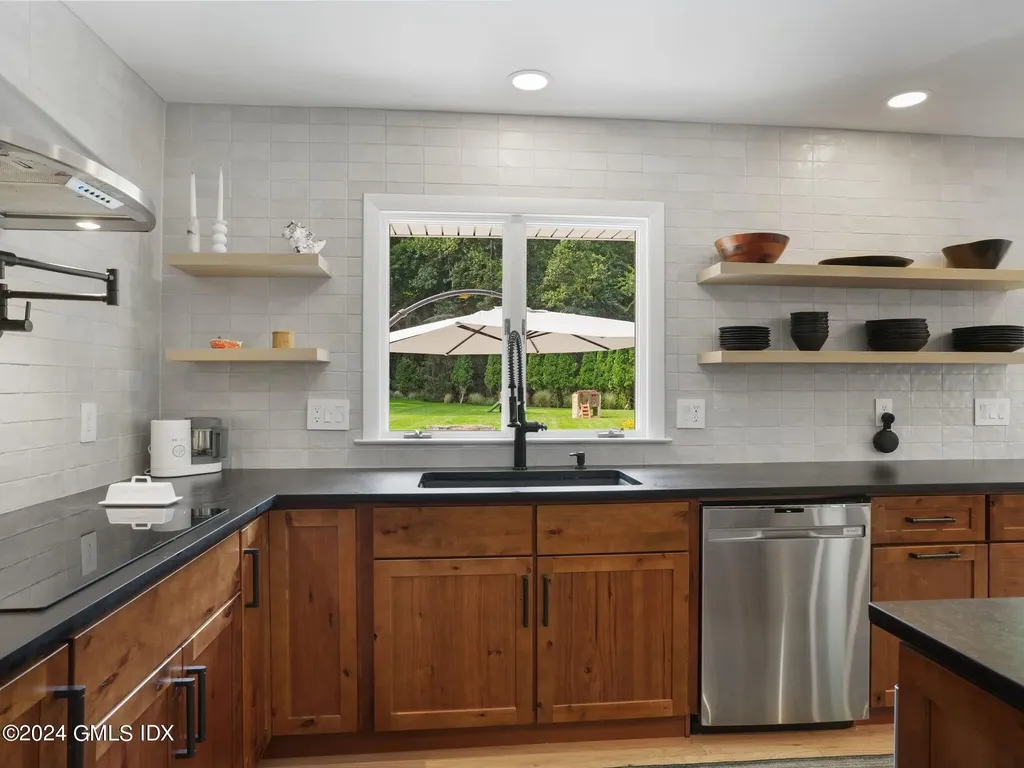 75 Carriage Drive Stamford CT 06901