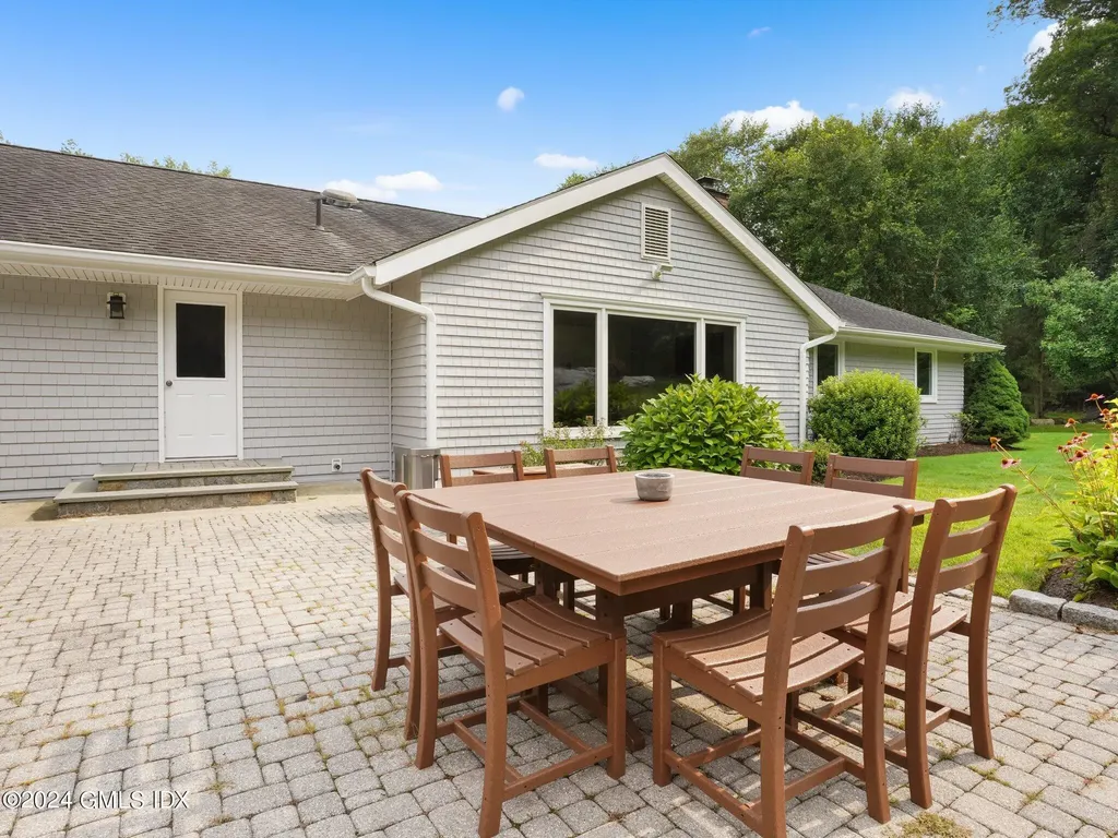 75 Carriage Drive Stamford CT 06901