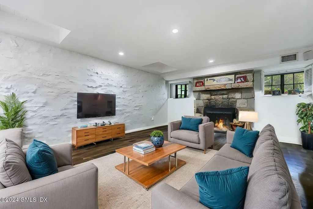 37 Barton Lane Cos Cob CT 06807