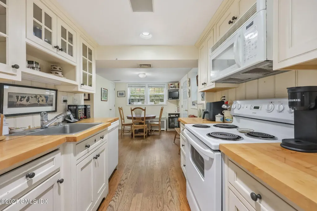 37 Barton Lane Cos Cob CT 06807