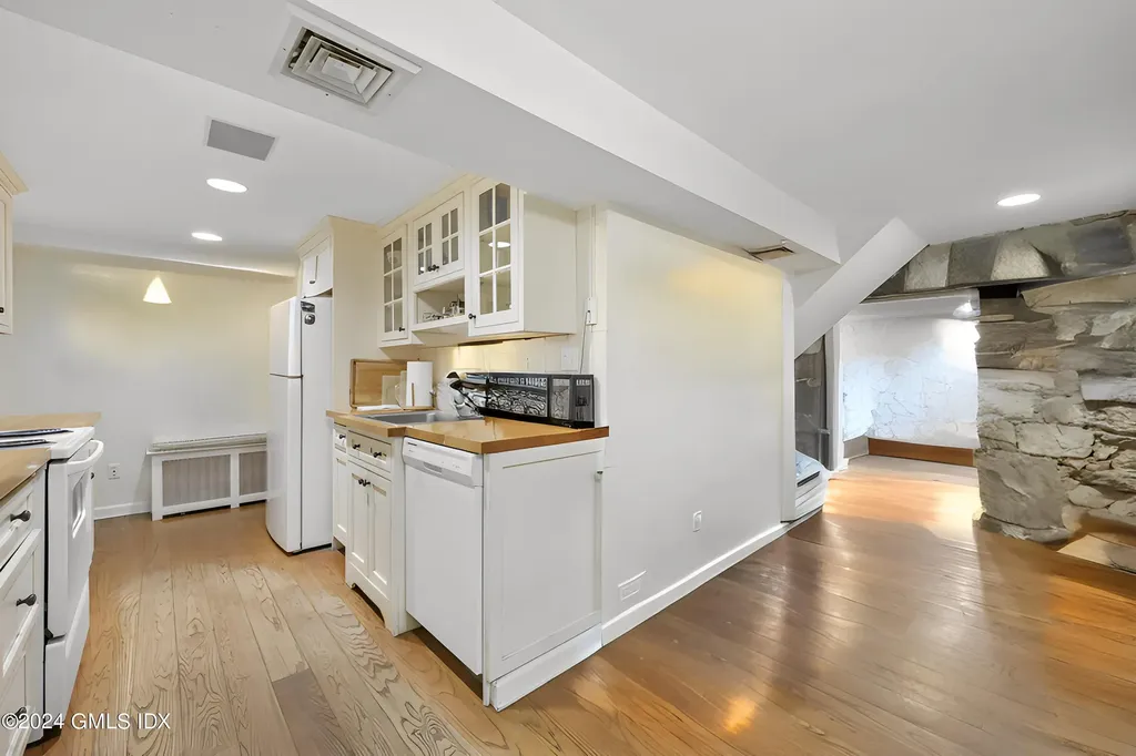 37 Barton Lane Cos Cob CT 06807