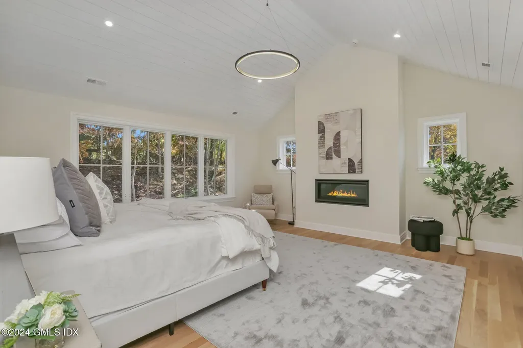 86 Mary Lane Riverside CT 06878