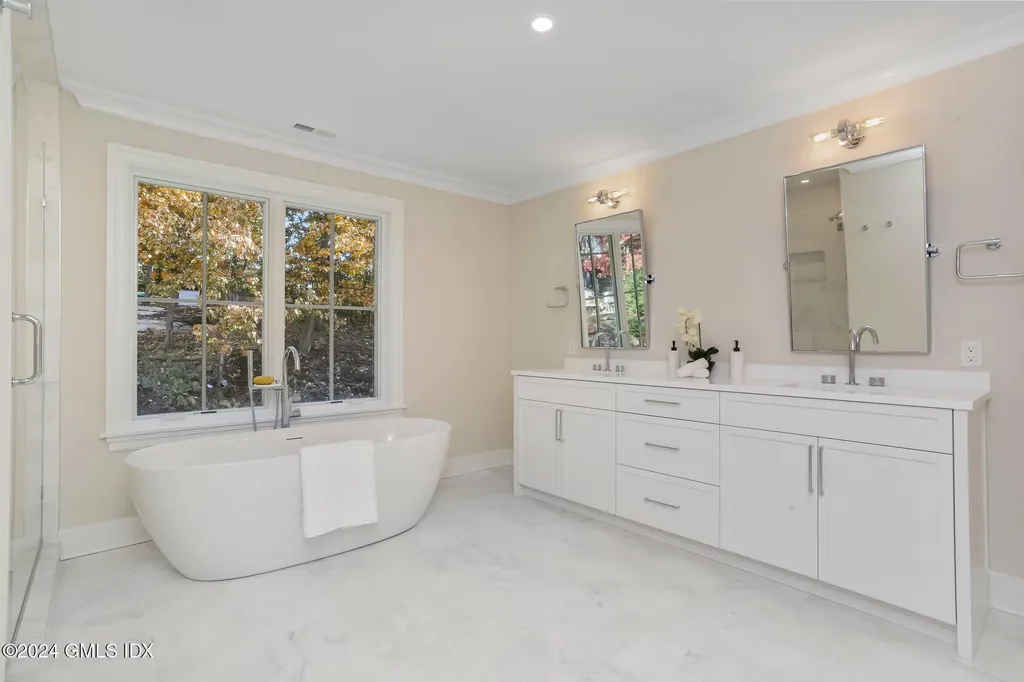 86 Mary Lane Riverside CT 06878